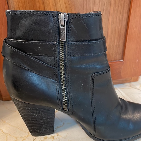 Frye Pattie BlackLeather Belt Cute Ankle Booties - Picture 5 of 7